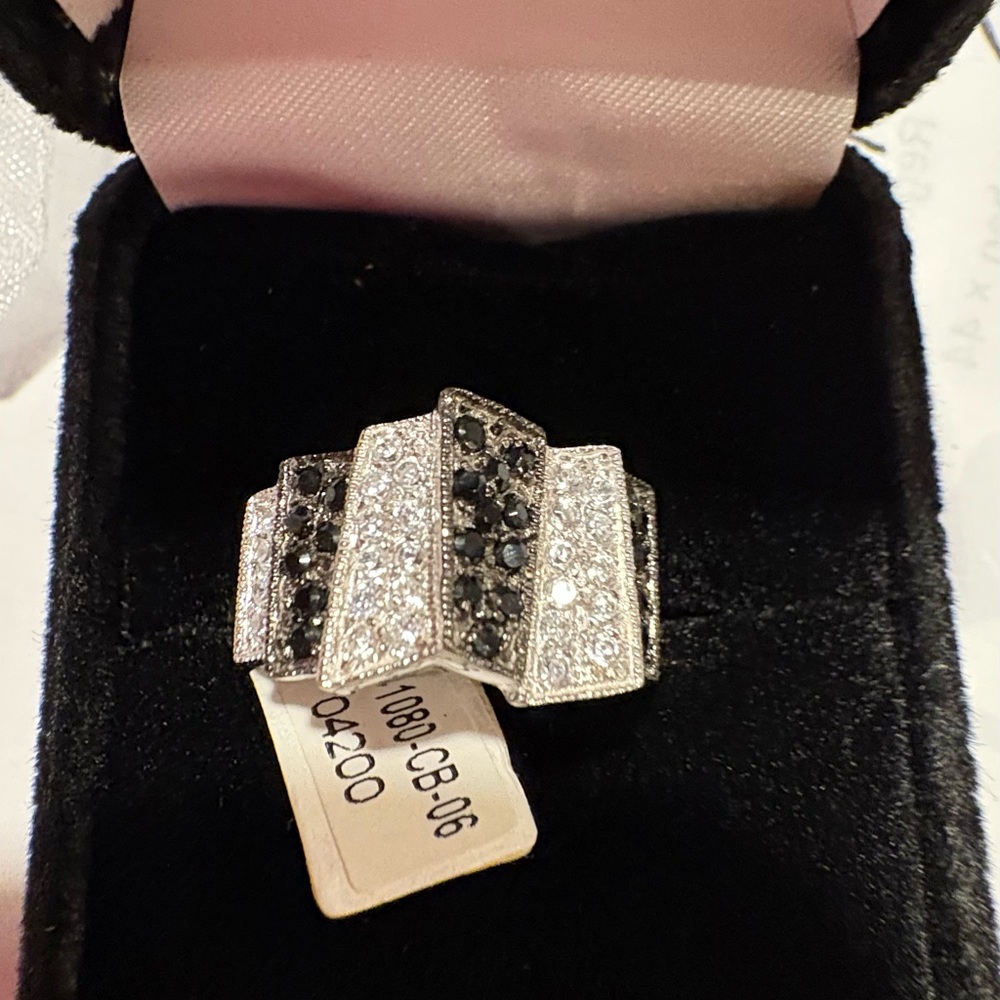 Sterling Silver Band, Black and White CZ Stones Ring. Size 6.